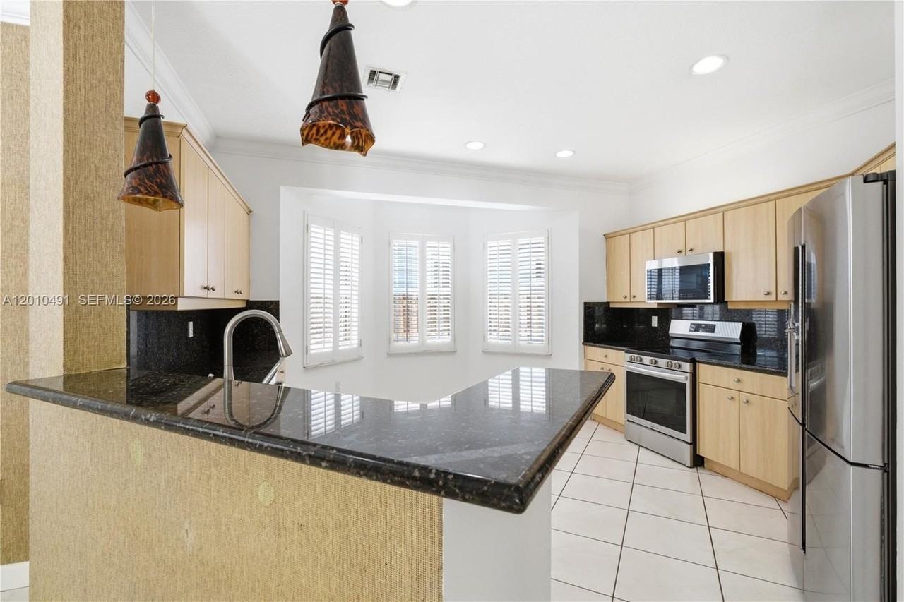 15203 Sw 142nd Ave - Photo 6 of 31