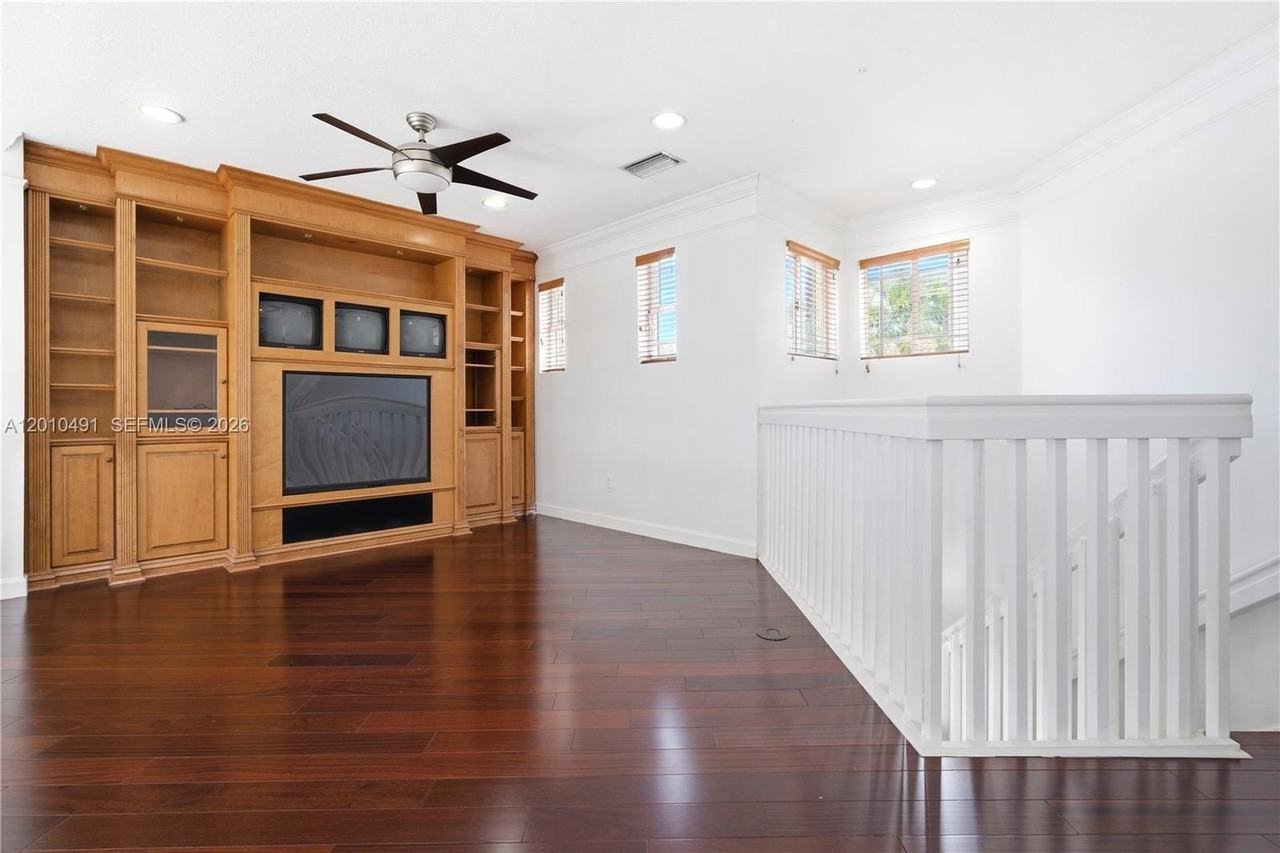 15203 Sw 142nd Ave - Photo 7 of 31