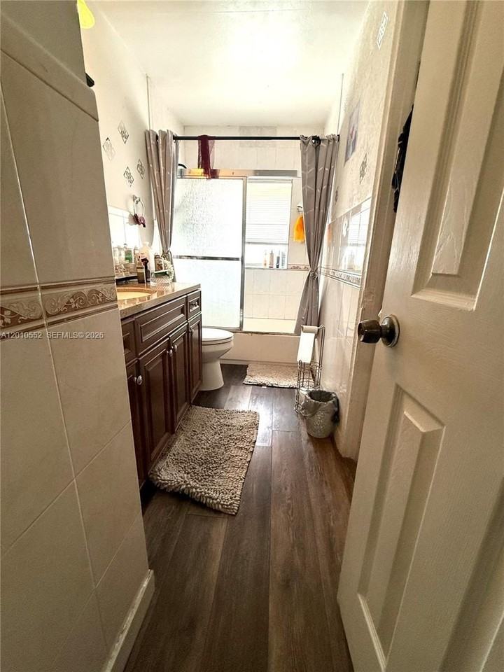 5231 Nw 27th St #8A - Photo 7 of 8