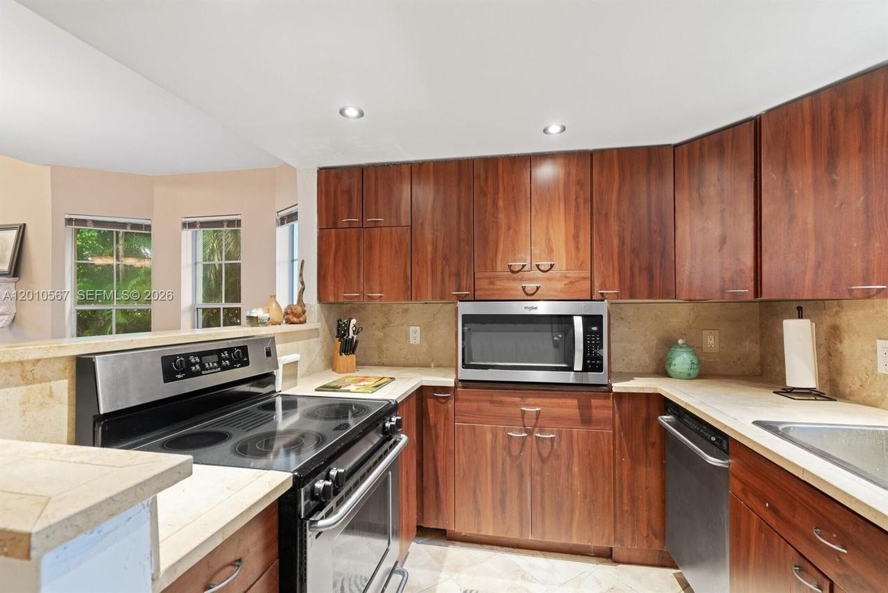 6364 La Costa Dr #D - Photo 5 of 30
