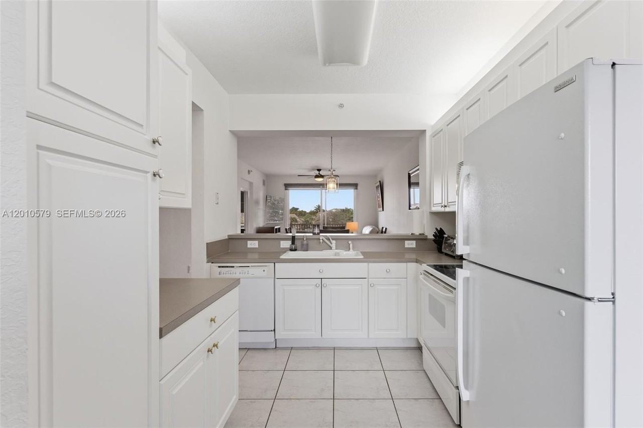 7765 Yardley Dr #313 - Photo 6 of 31