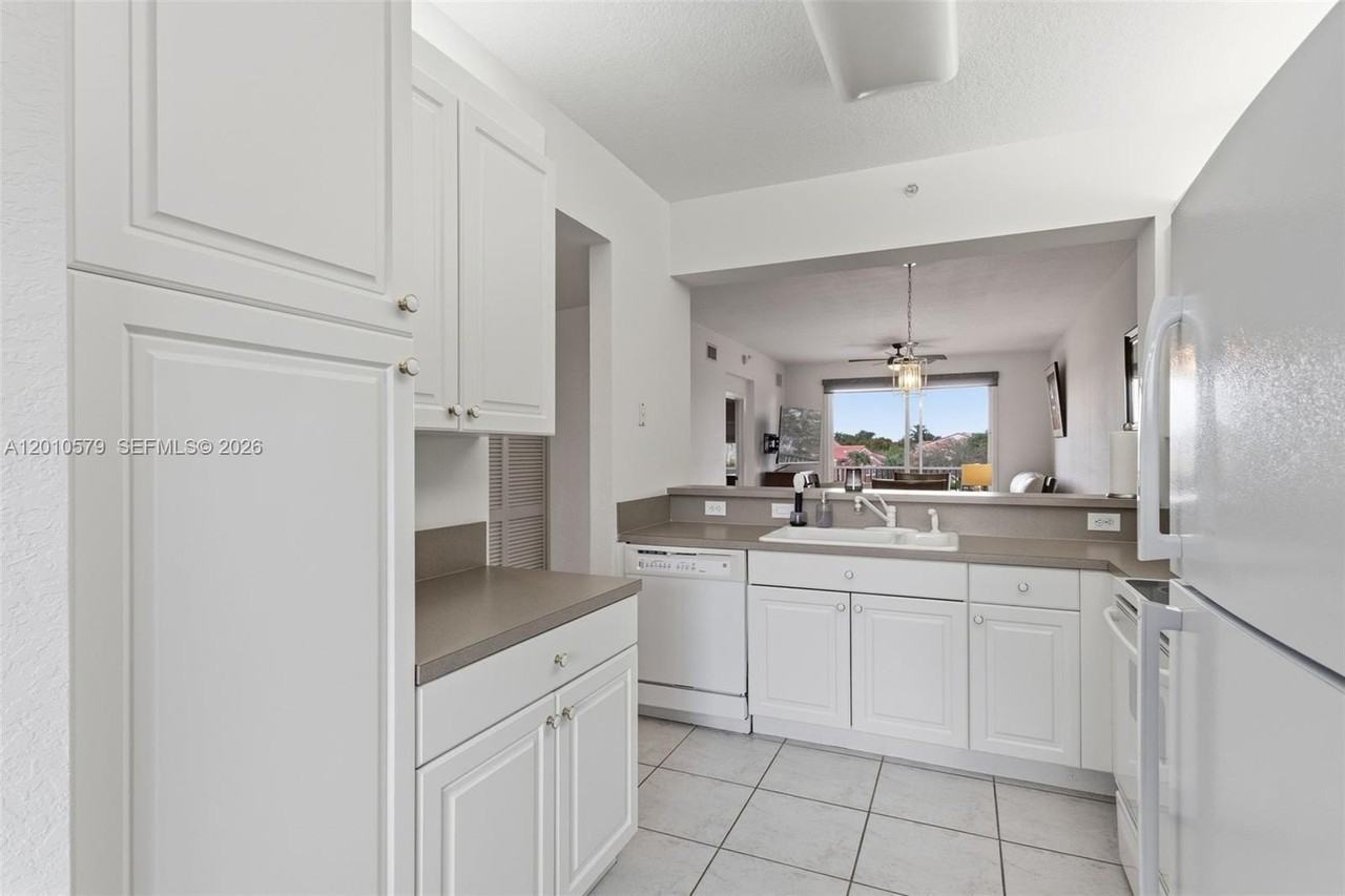 7765 Yardley Dr #313 - Photo 7 of 31