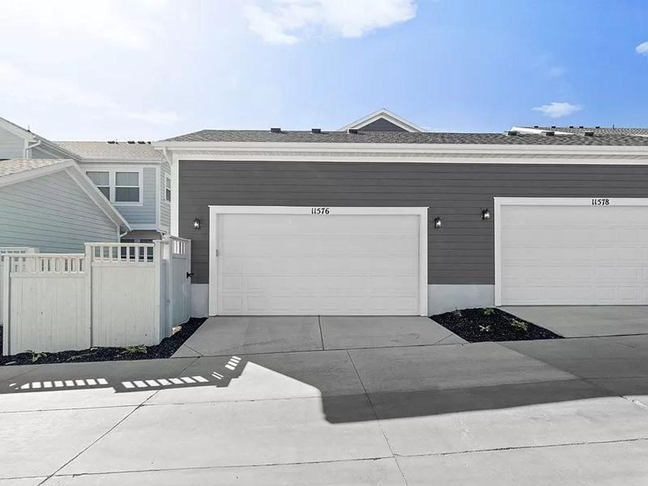11576 S Dorian Dr - Photo 3 of 22