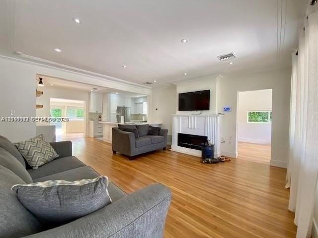 9472 Byron Ave - Photo 5 of 26