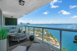 featured image of 10 Venetian Way #1803