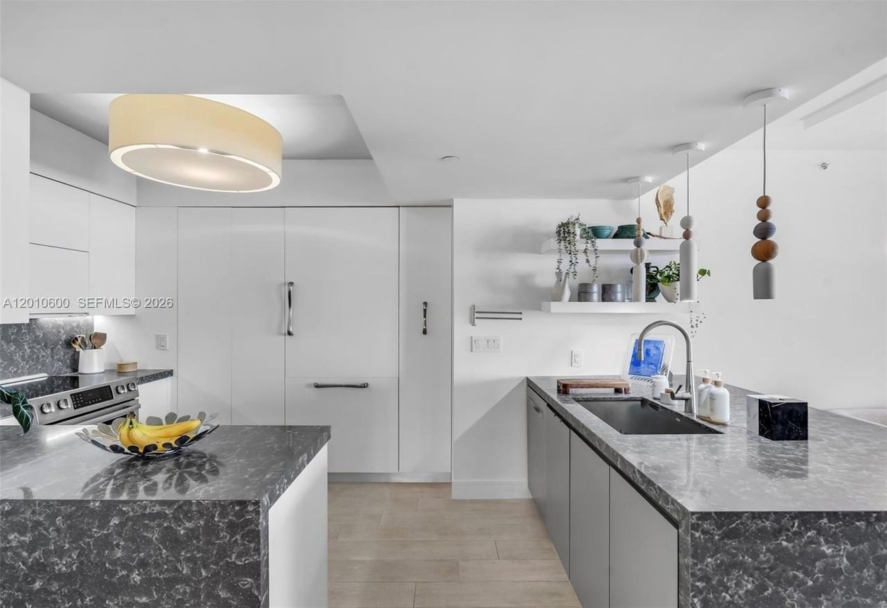 10 Venetian Way #1803 - Photo 7 of 41