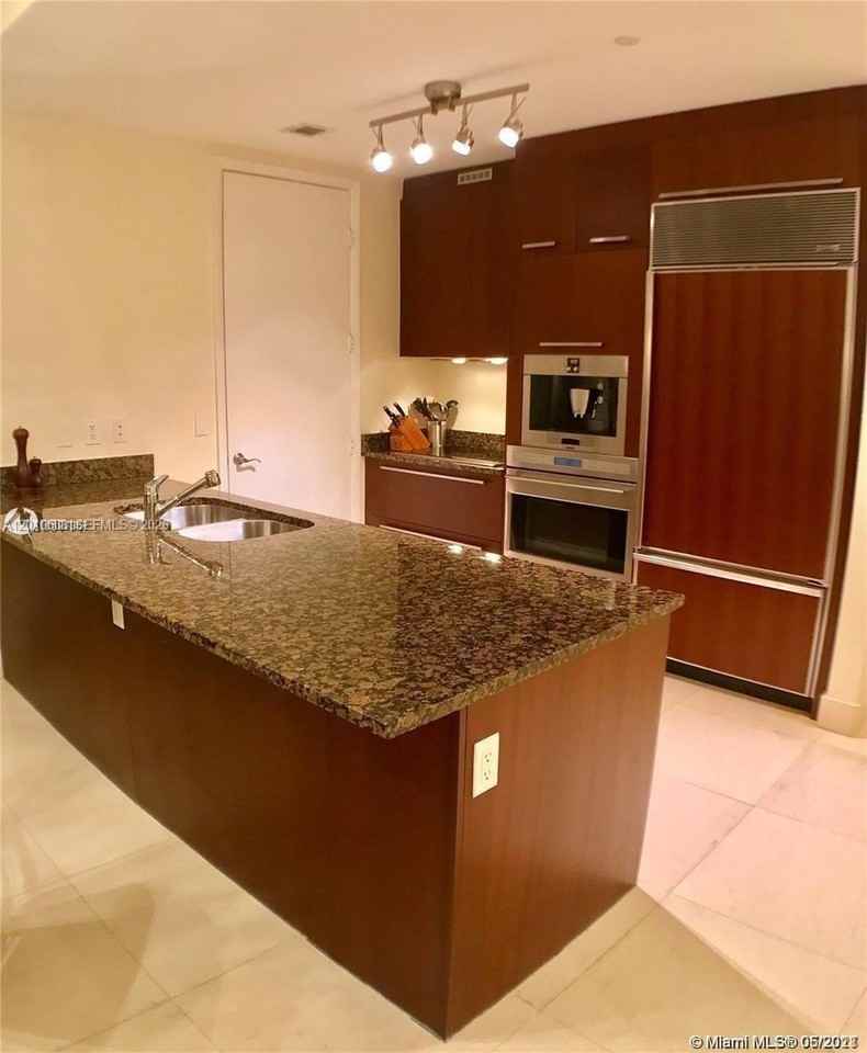 15901 Collins Ave #1102 - Photo 5 of 22