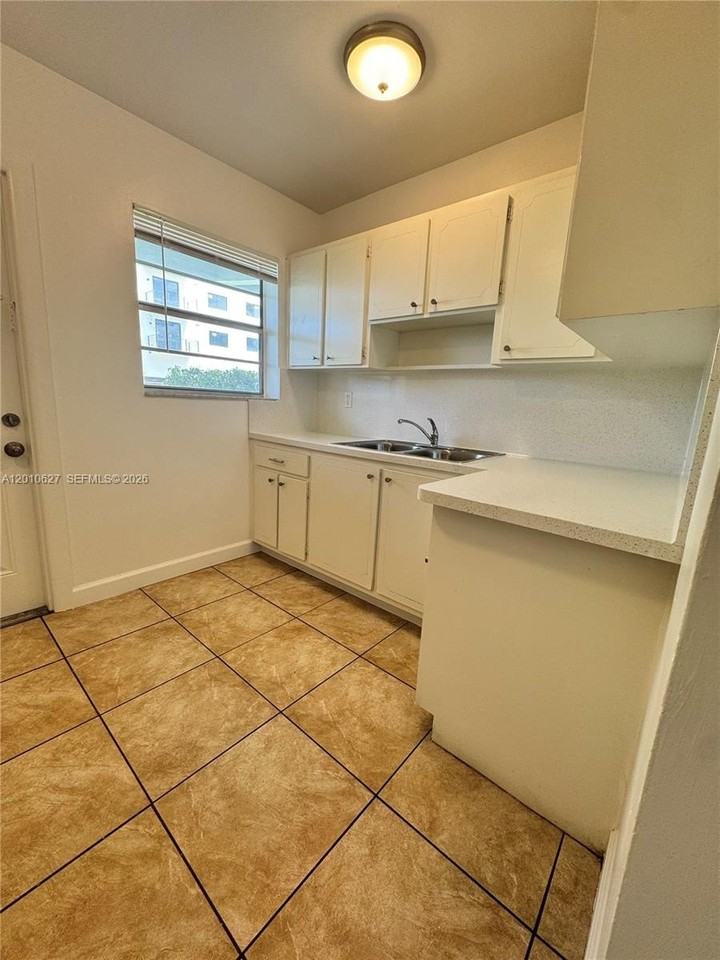 2300 Pierce St #1 - Photo 6 of 21