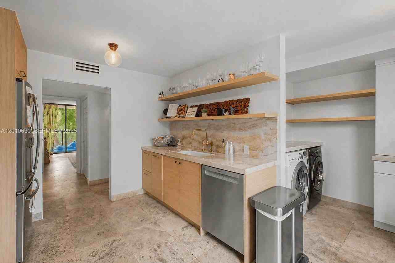 2575 S Bayshore Dr #4A - Photo 4 of 25