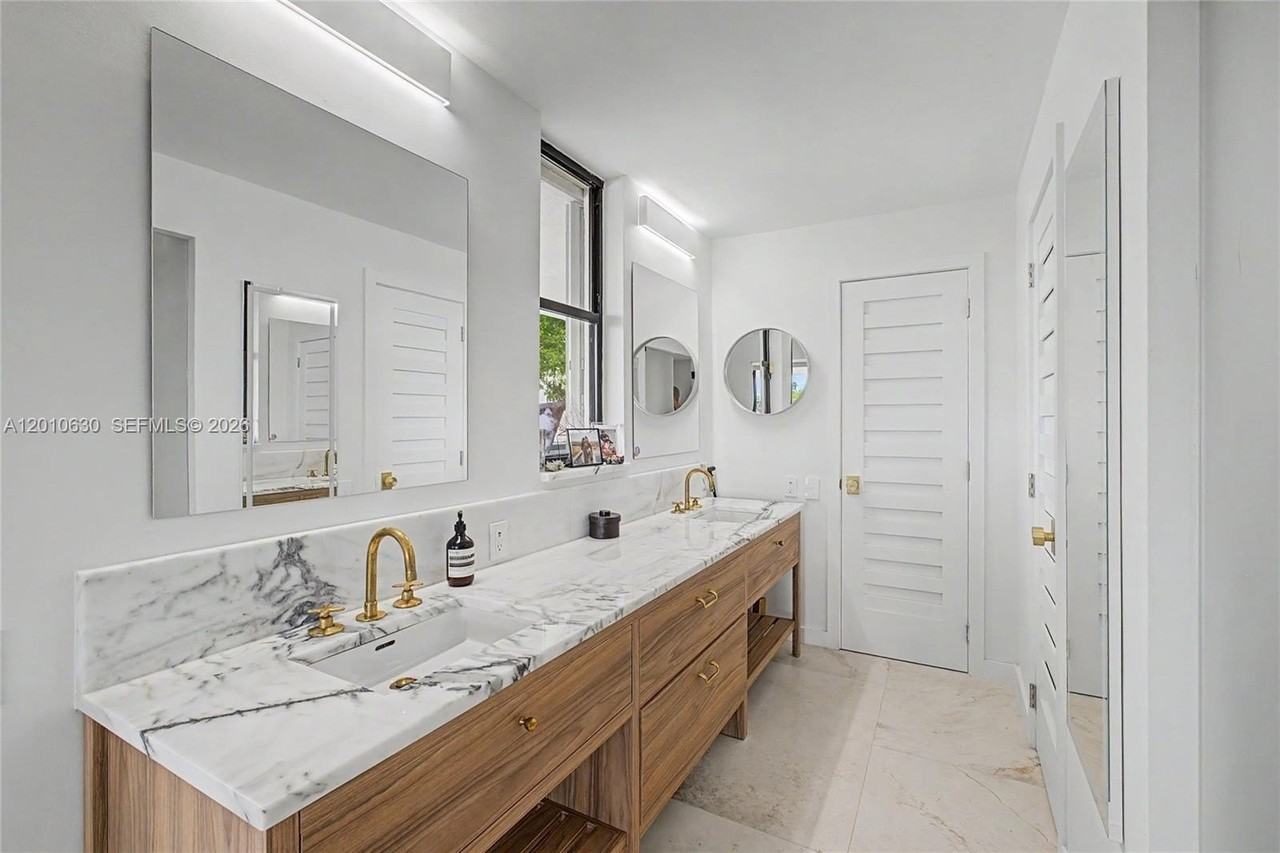 2575 S Bayshore Dr #4A - Photo 7 of 25