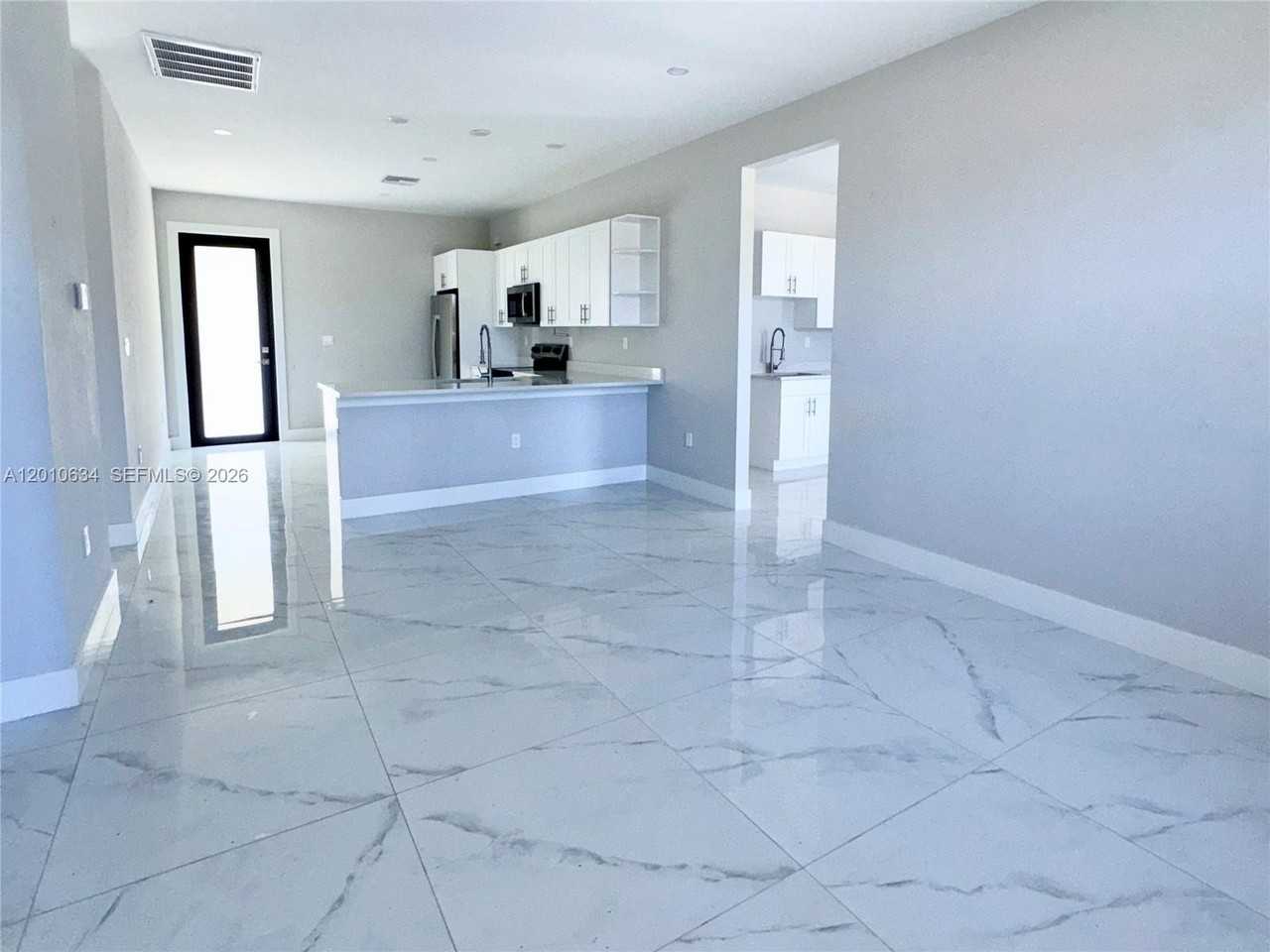 819 Eisenhower Blvd #819 - Photo 3 of 19