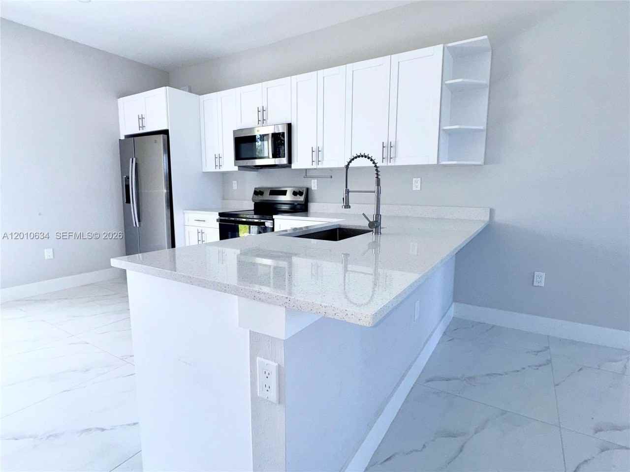 819 Eisenhower Blvd #819 - Photo 4 of 19