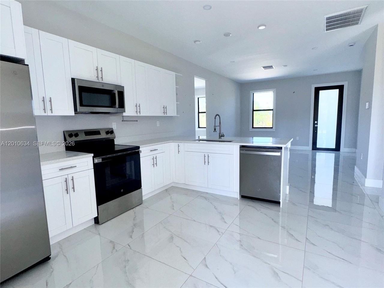 819 Eisenhower Blvd #819 - Photo 6 of 19