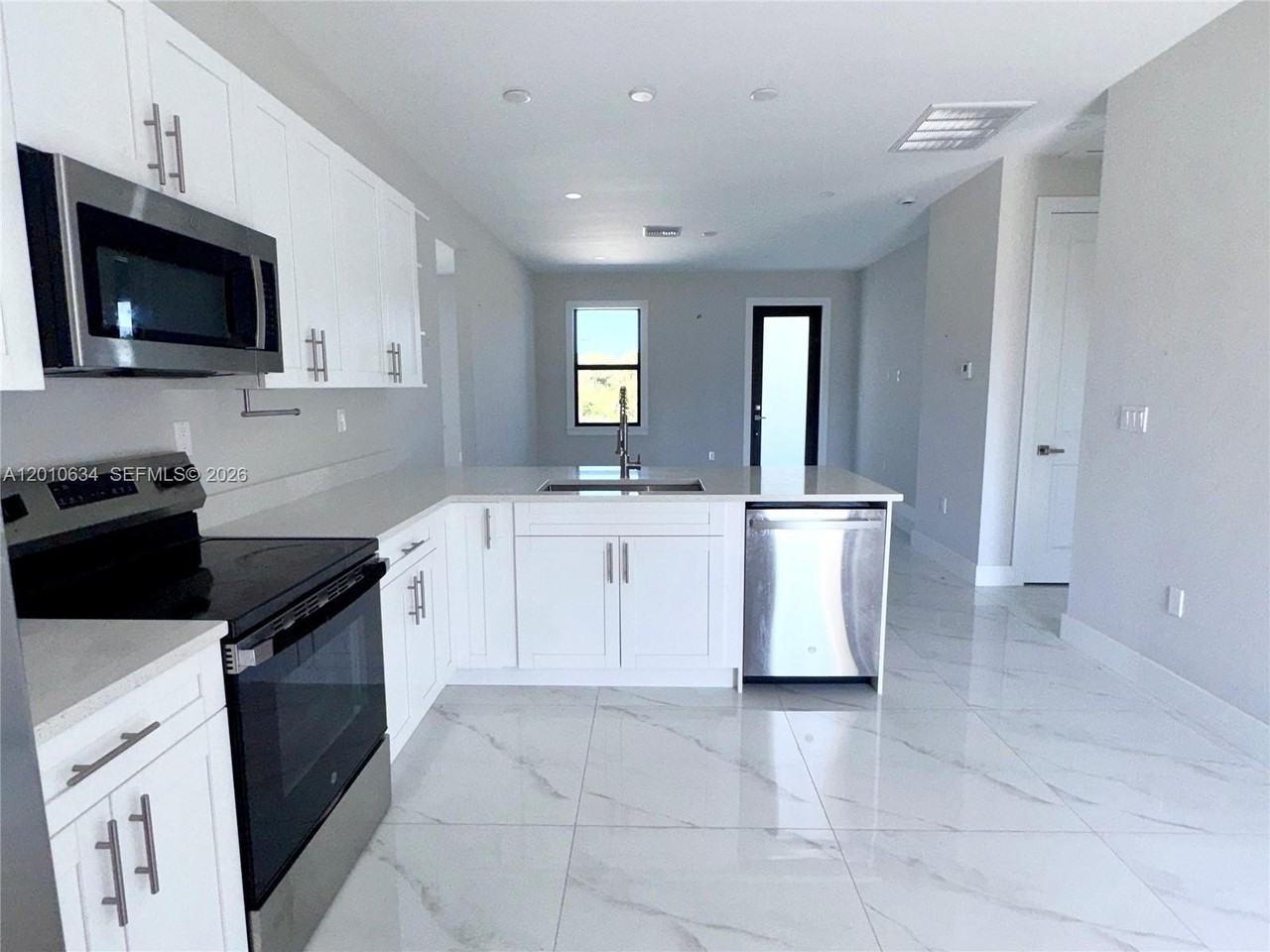 819 Eisenhower Blvd #819 - Photo 7 of 19