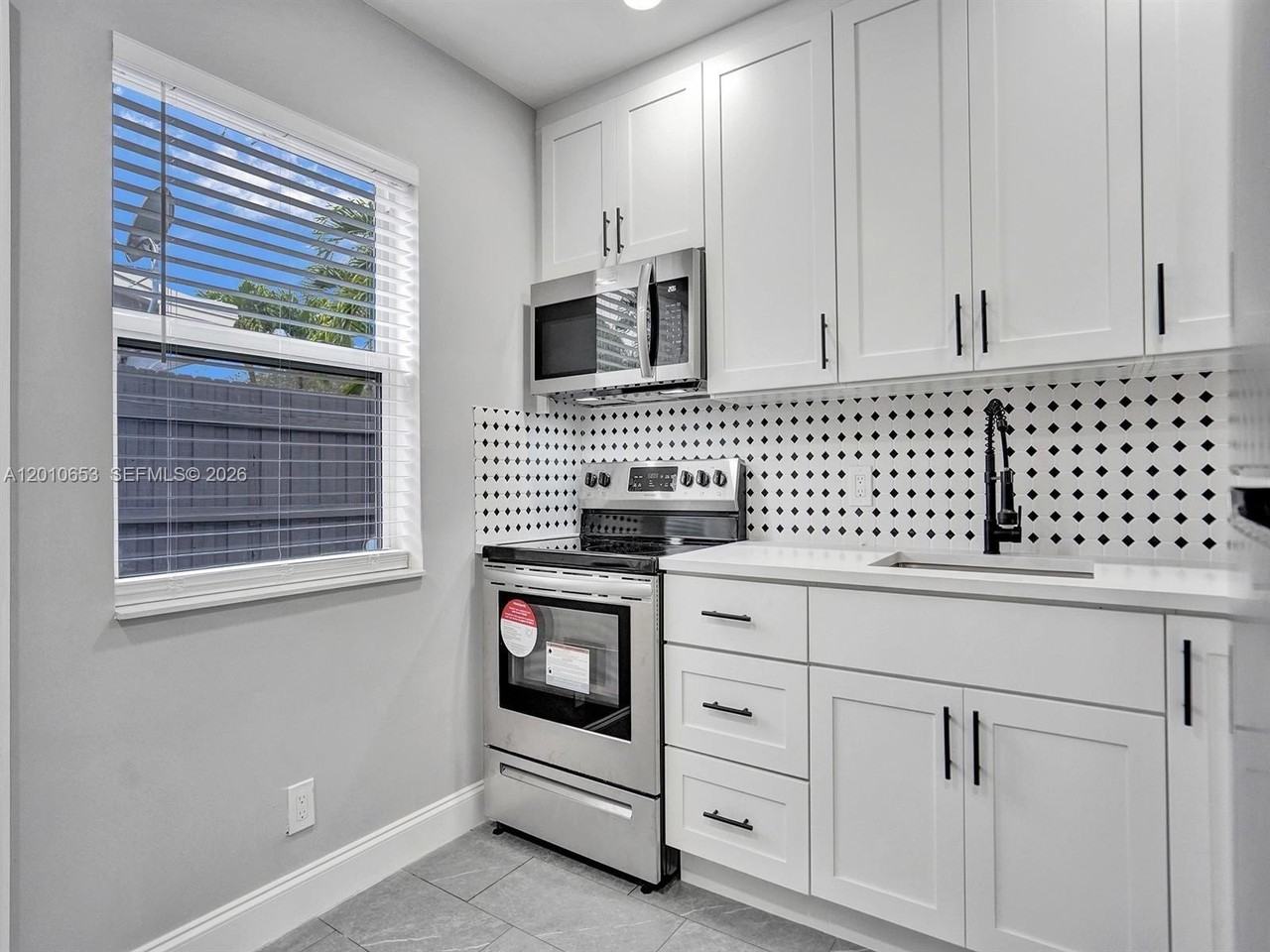 951 Sw 30th St #1-2 - Photo 3 of 22