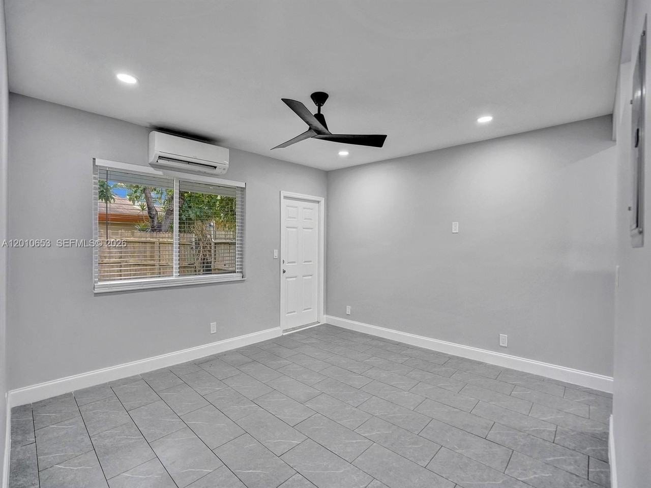 951 Sw 30th St #1-2 - Photo 4 of 22