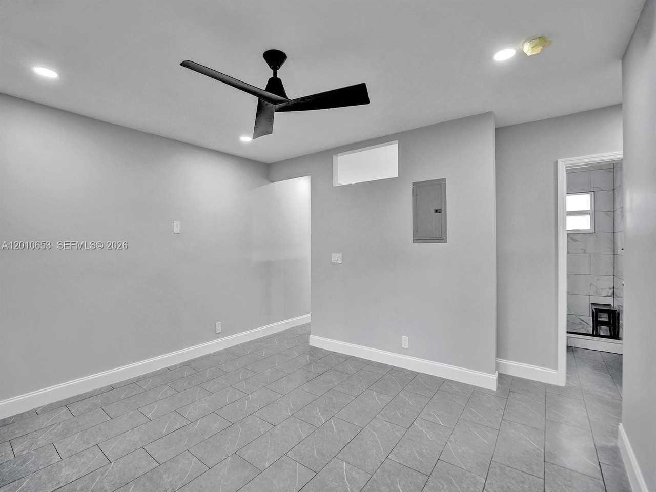 951 Sw 30th St #1-2 - Photo 5 of 22