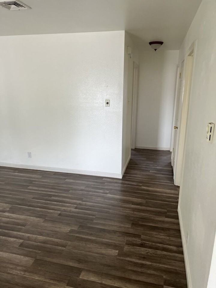 62 Glen Royal Dr #1 - Photo 6 of 16