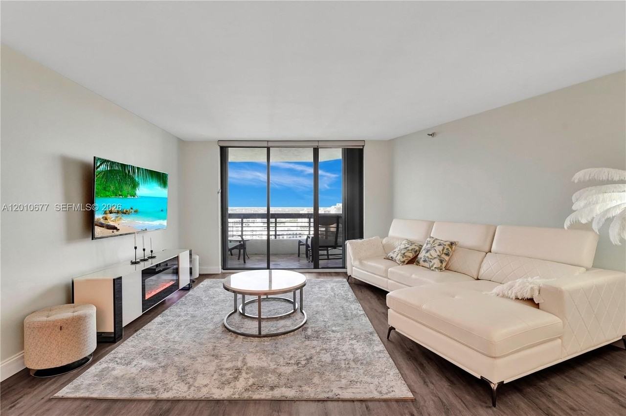3500 Mystic Pointe Dr #3302