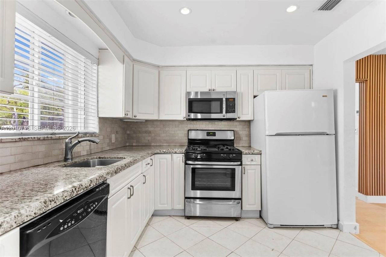 9125 Carlyle Ave - Photo 6 of 18