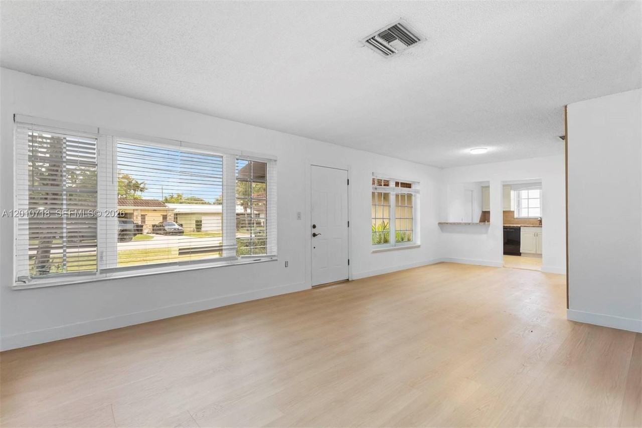 9125 Carlyle Ave - Photo 7 of 18