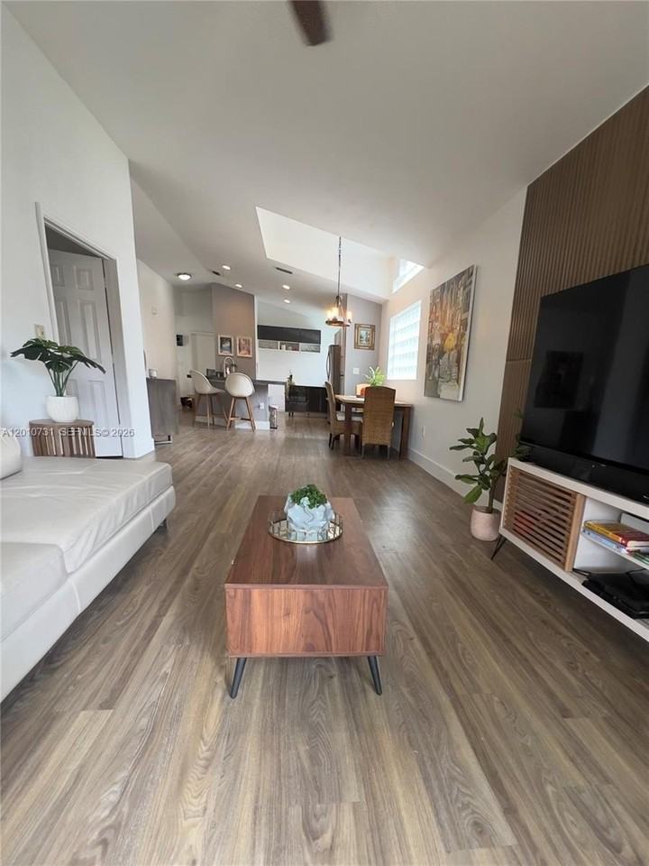 16410 Sapphire Bnd - Photo 3 of 13