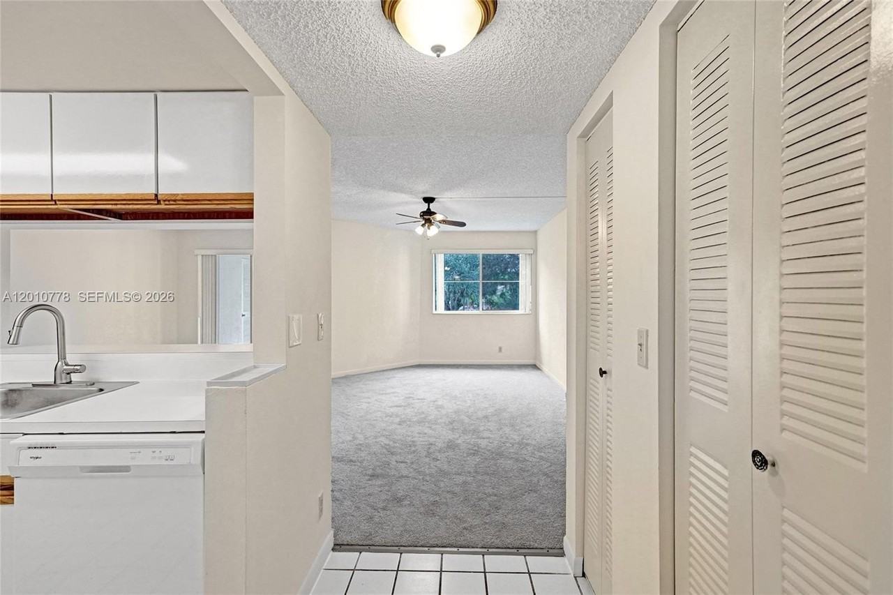 9901 Westview Dr #325 - Photo 5 of 39