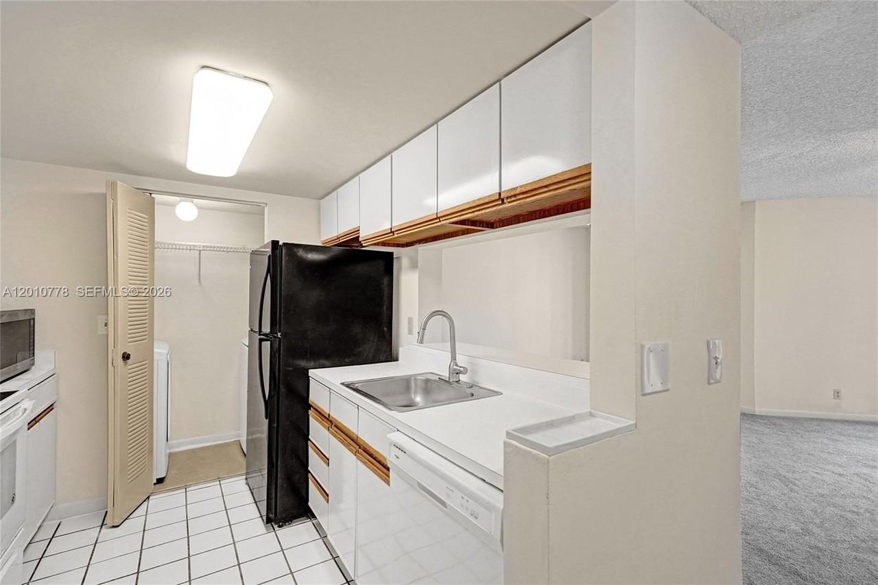 9901 Westview Dr #325 - Photo 6 of 39
