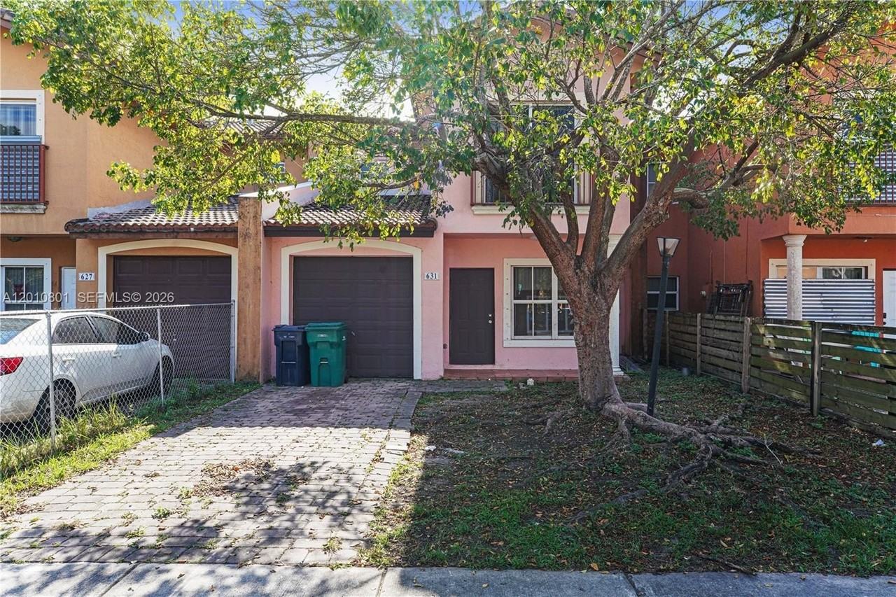 631 Sw 10th St - Photo 2 of 14