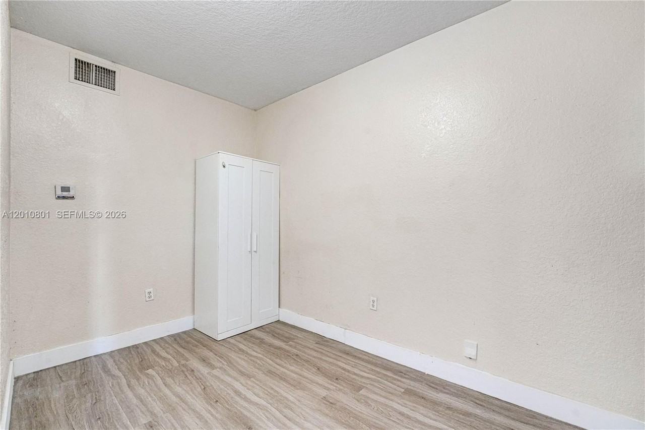 631 Sw 10th St - Photo 7 of 14