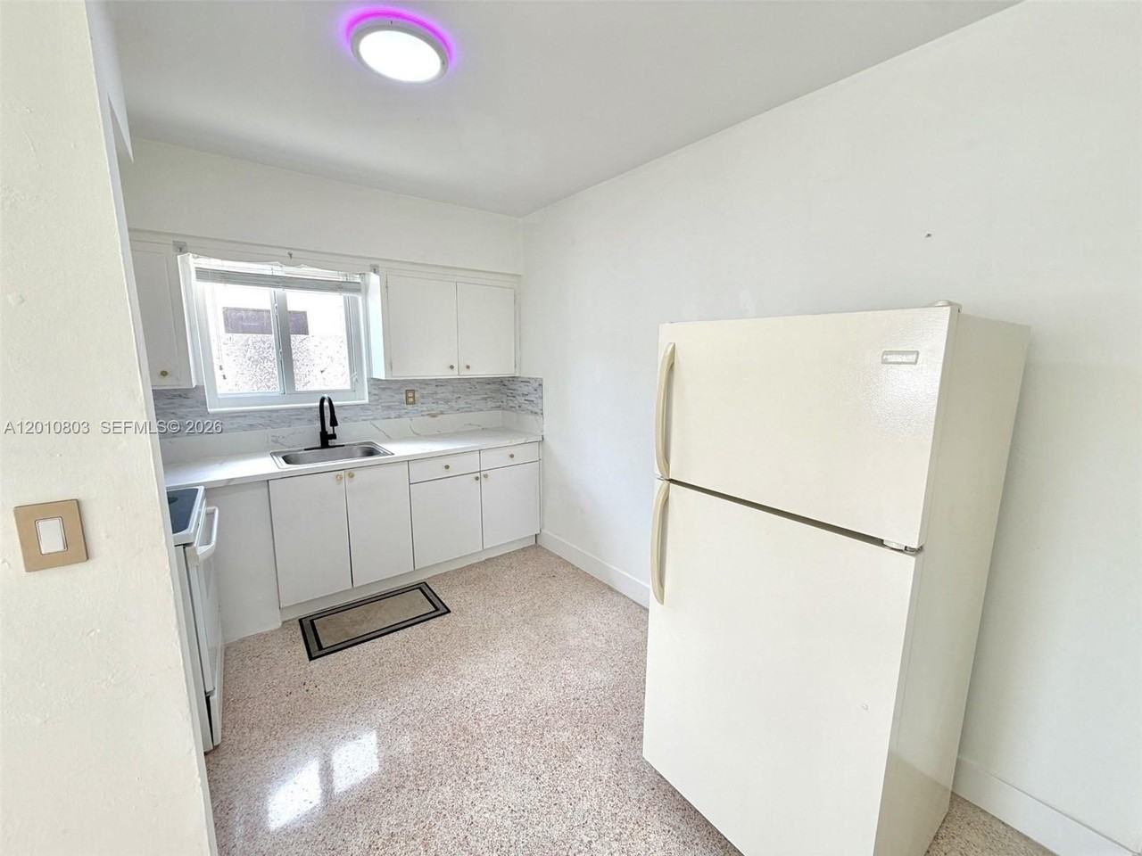 4710 Nw 6th St #1 - Photo 3 of 5