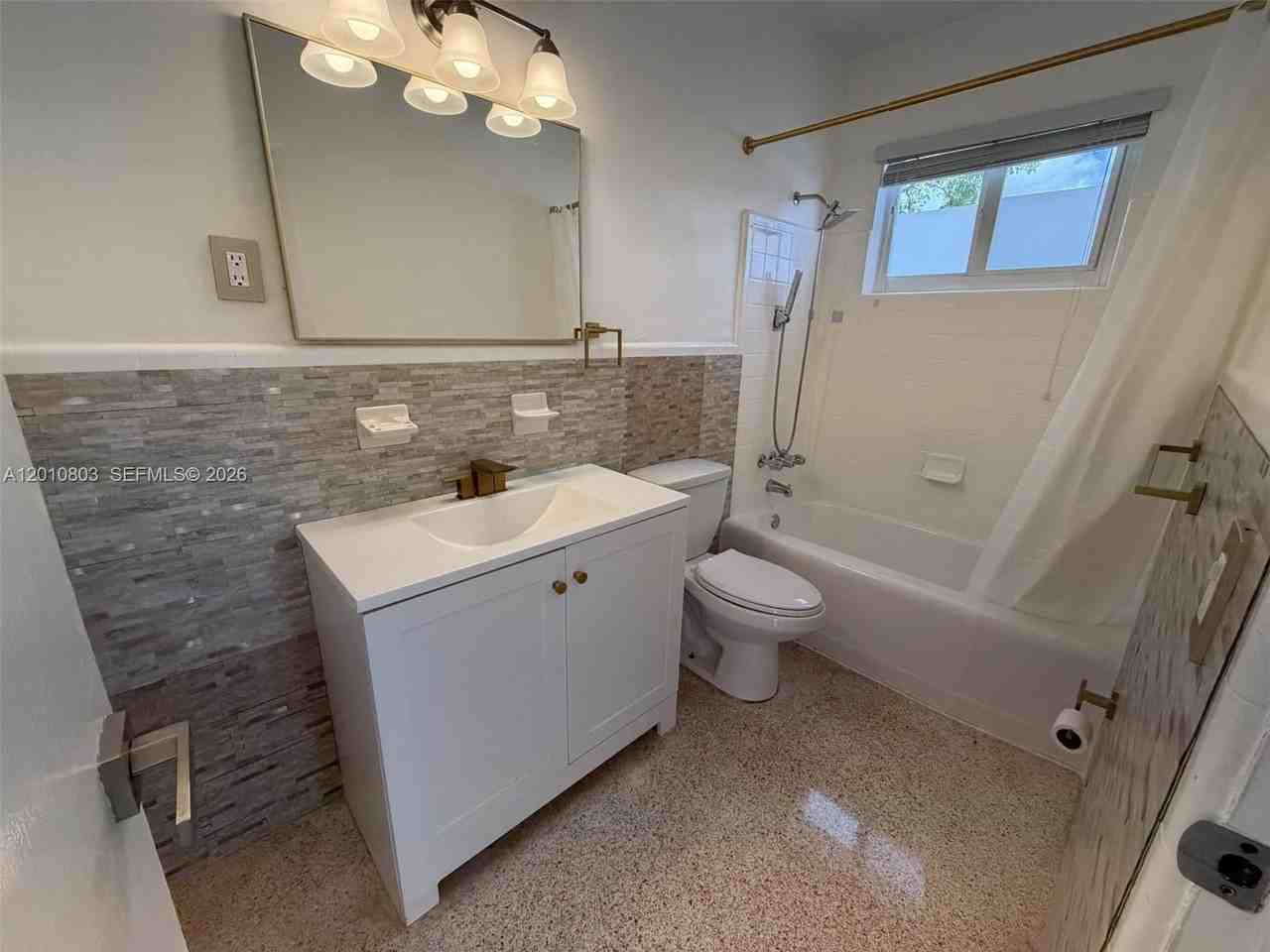 4710 Nw 6th St #1 - Photo 4 of 5