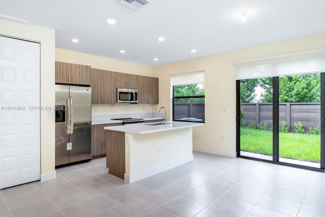 15862 Nw 91st Ct #15862 - Photo 4 of 14