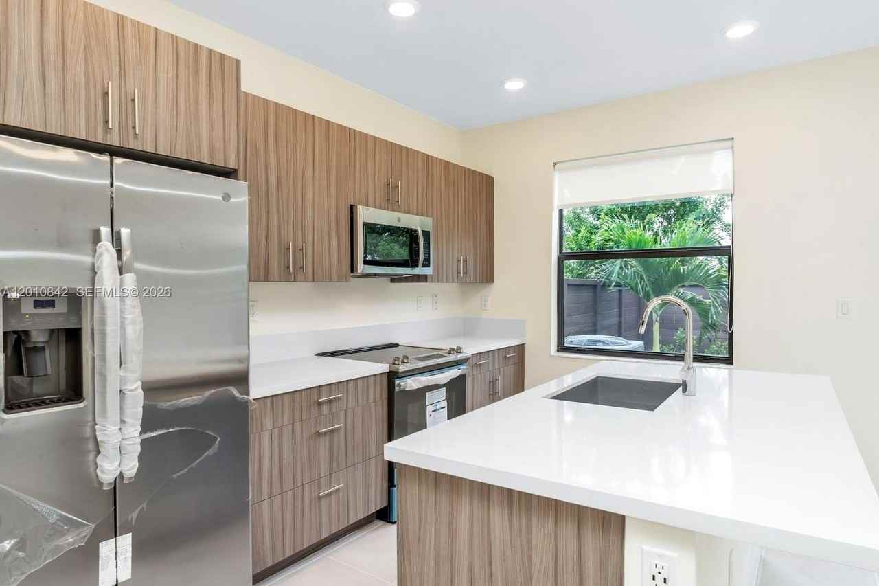 15862 Nw 91st Ct #15862 - Photo 5 of 14