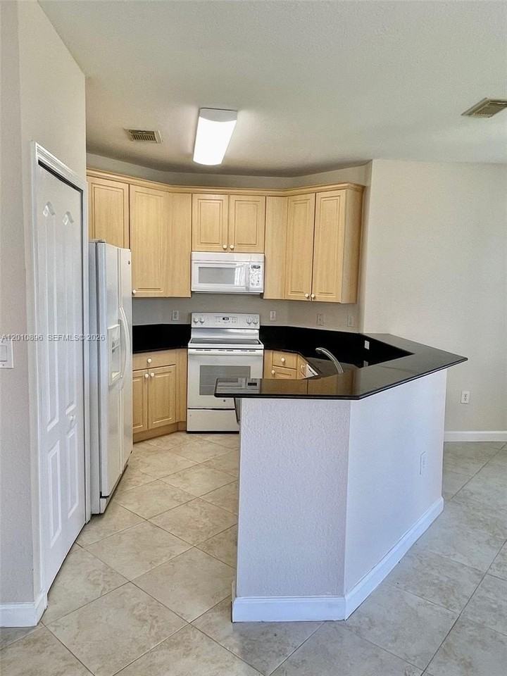 8514 Nw 111th Ct #8514 - Photo 5 of 22