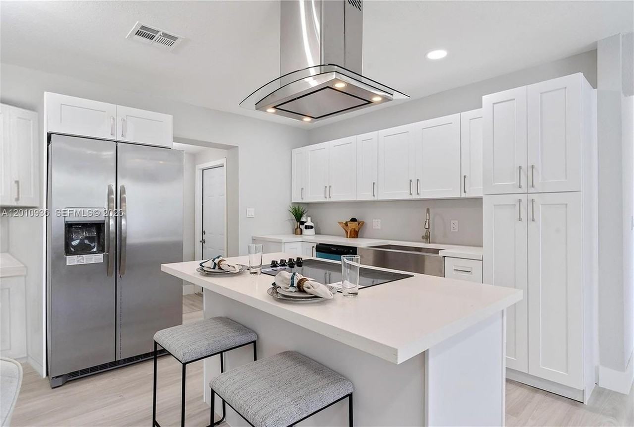 925 Nw 84th St - Photo 6 of 24