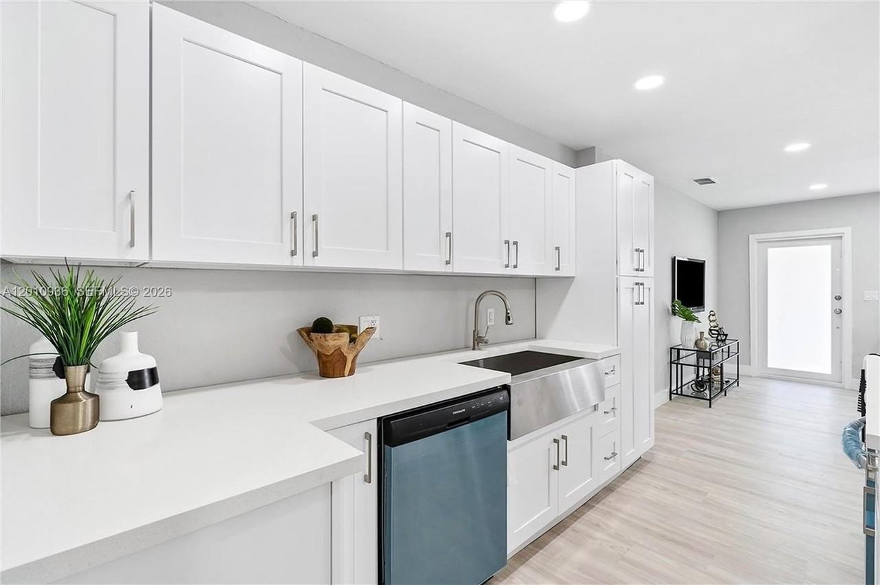 925 Nw 84th St - Photo 7 of 24