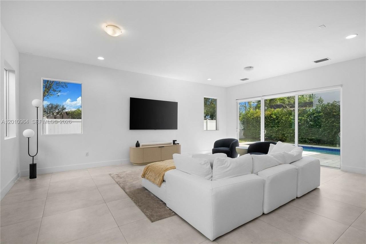 9915 Nw 75th St #9915 - Photo 2 of 43