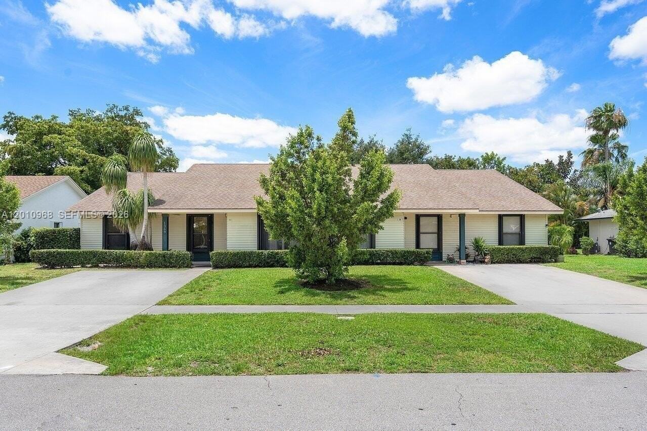 1367 Riverside Cir #1367 - Photo 4 of 36