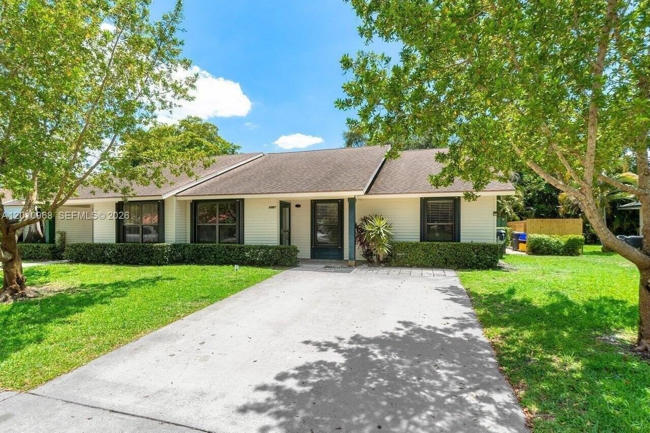 1367 Riverside Cir #1367 - Photo 5 of 36