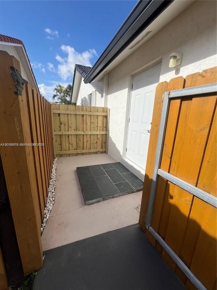 14813 Sw 171st Ter - Photo 4 of 14