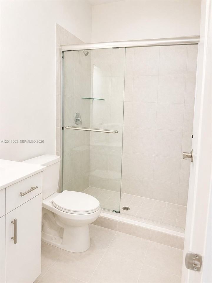 925 Ne 211th St #925 - Photo 7 of 10