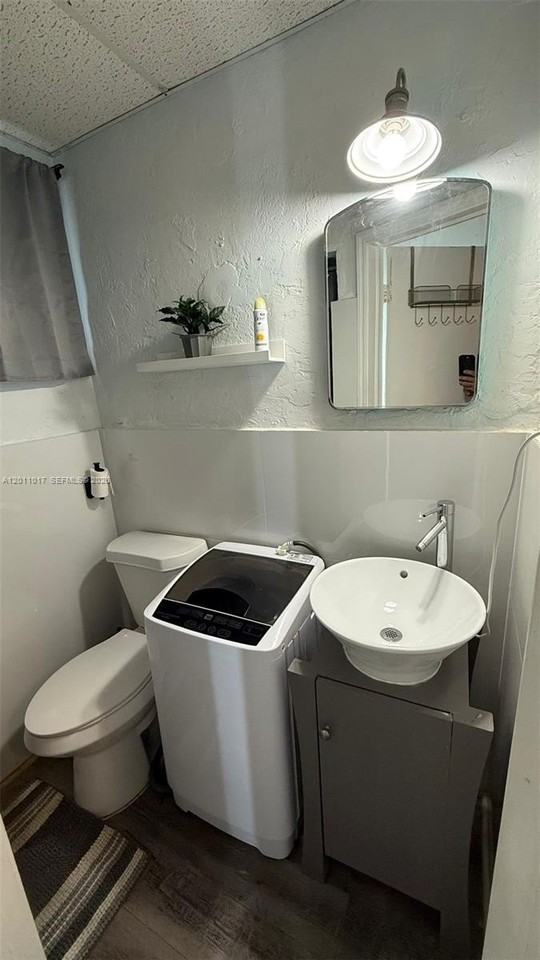 115 Se 2nd St #2 - Photo 4 of 10