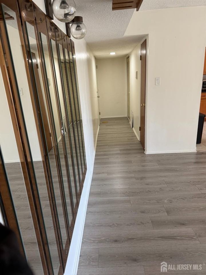 510 Edison Glen Ter - Photo 2 of 8