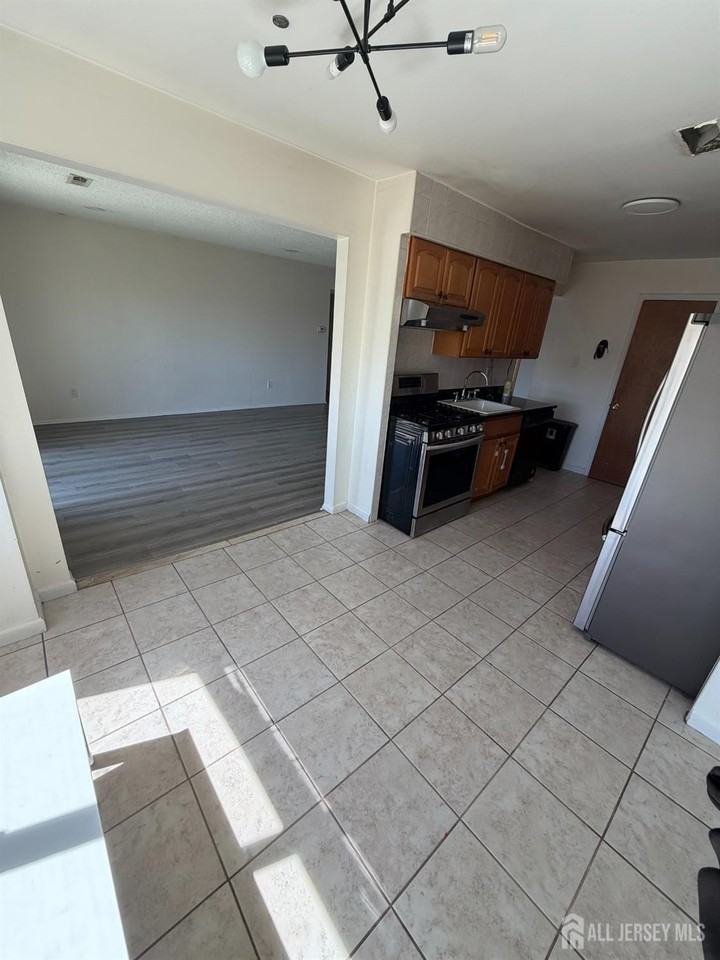 510 Edison Glen Ter - Photo 3 of 8