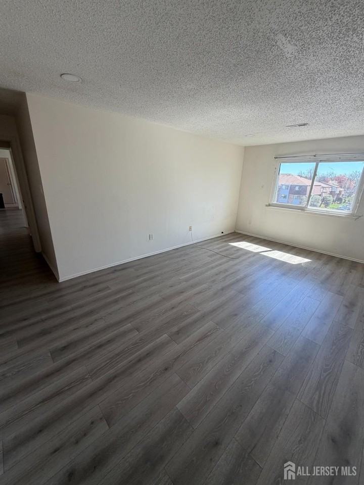510 Edison Glen Ter - Photo 7 of 8