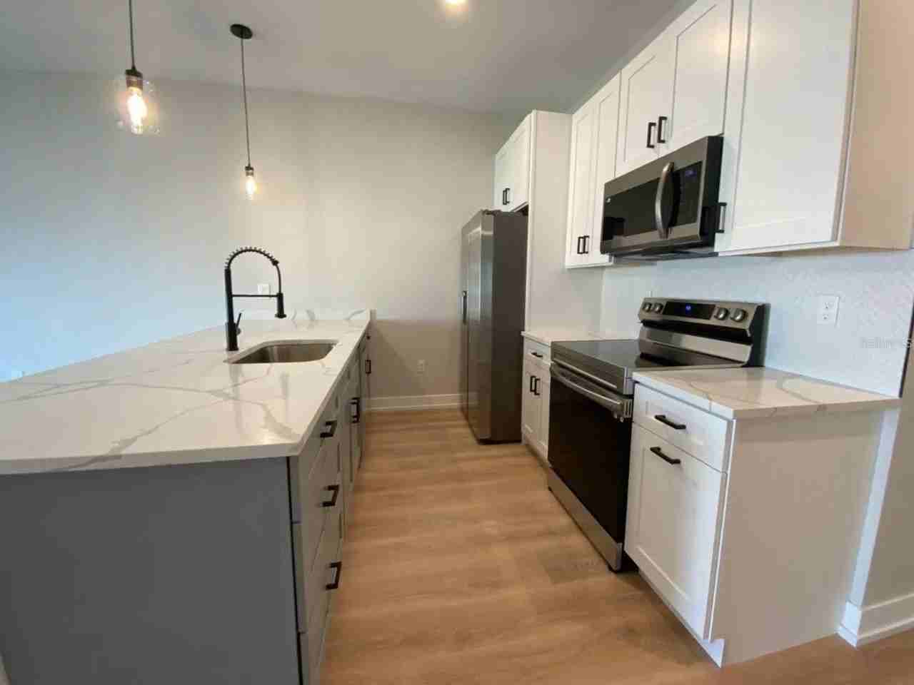 10524 Pendleton Ave - Photo 3 of 12