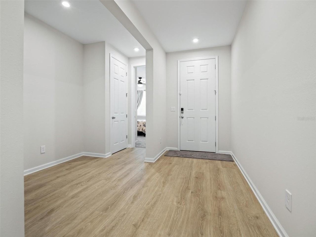 73 Moana Ct N - Photo 2 of 26