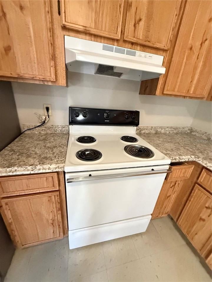 615 Sw 11th Ln #D - Photo 3 of 12