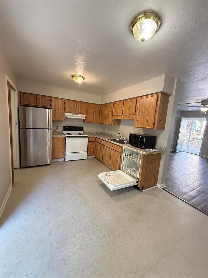 615 Sw 11th Ln #D - Photo 6 of 12